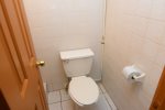 studio 5 -  bathroom toilet